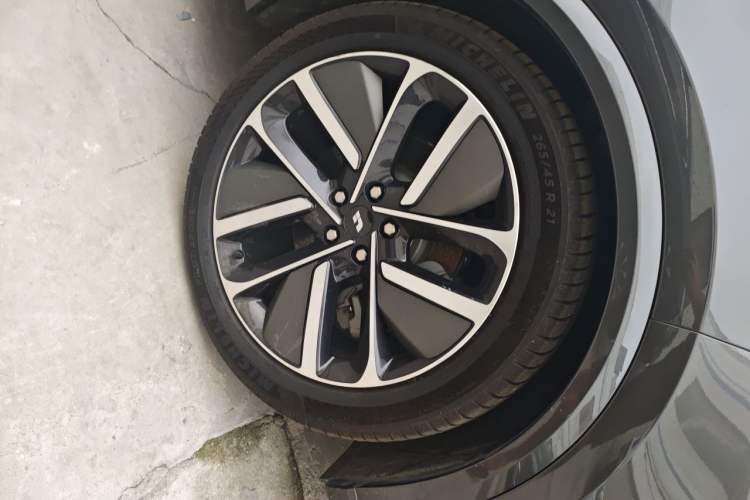 Used Li Auto L8 2024 Max Exterior 1