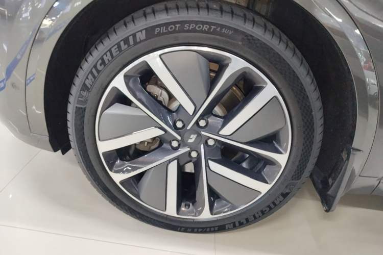 Used Li Auto L8 2024 Ultra Model Exterior 4