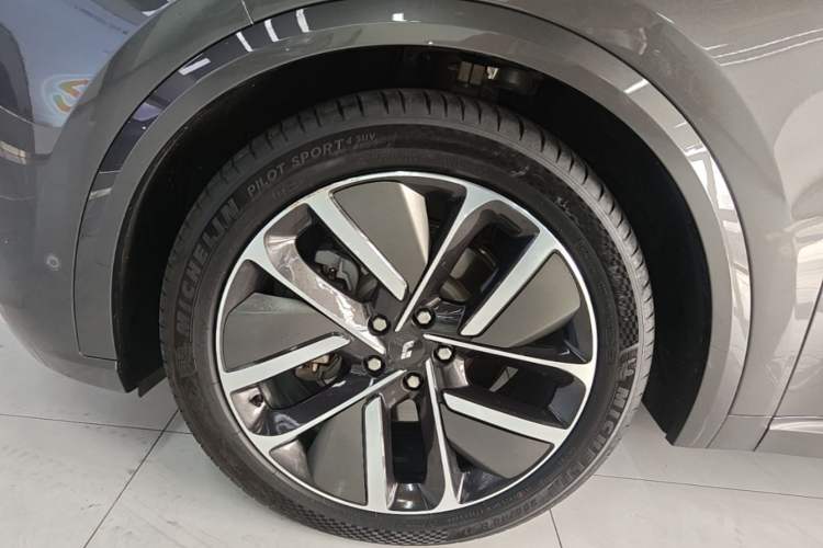 Used Li Auto L8 2024 Max Exterior 4