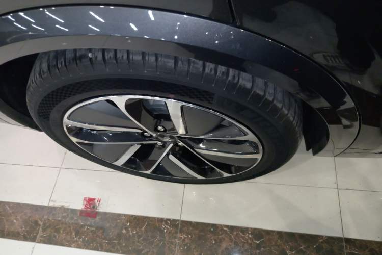 Used Li Auto L8 2024 Max Exterior 8