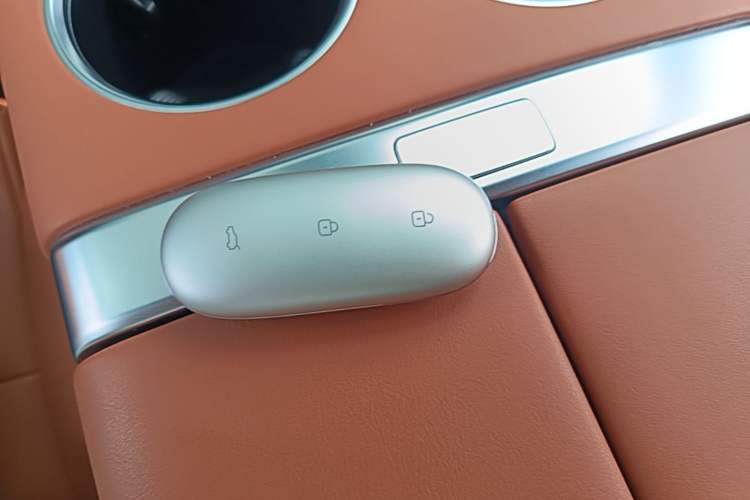 Used Li Auto L8 2024 Max Interior 1