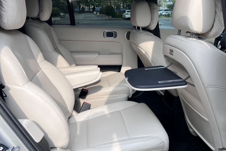Used Li Auto L8 2024 Pro Model Interior 2
