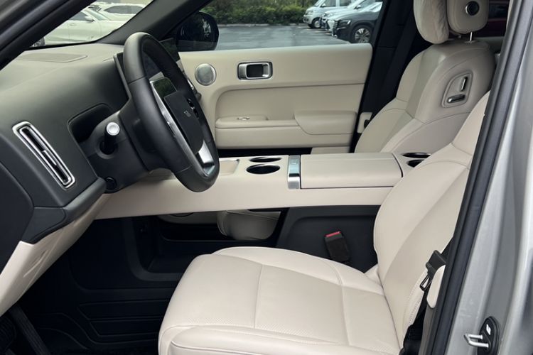 Used Li Auto L8 2024 Pro Model Interior 4