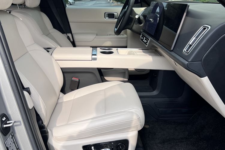 Used Li Auto L8 2024 Pro Model Interior 5