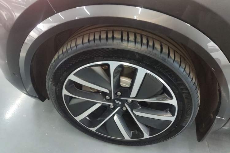 Used Li Auto L8 2024 Max Left Front Wheel Hub