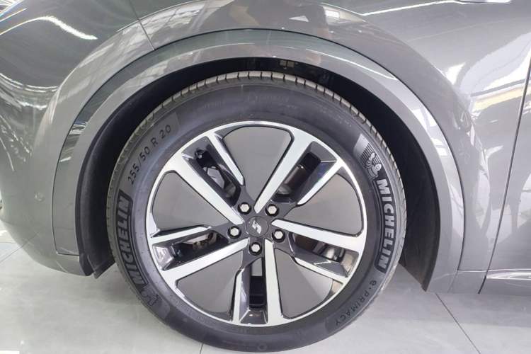 Used Li Auto L8 2024 Pro Model Left Front Wheel Hub