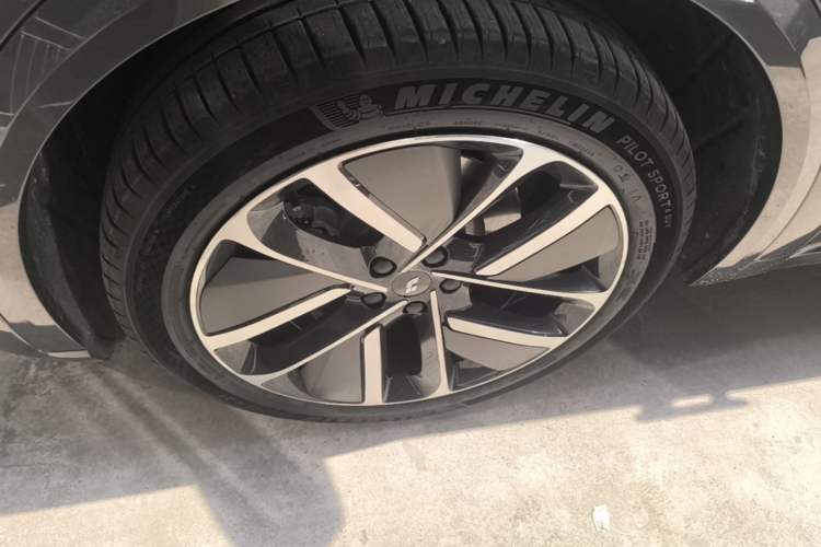 Used Li Auto L8 2024 Max Left Front Wheel Hub
