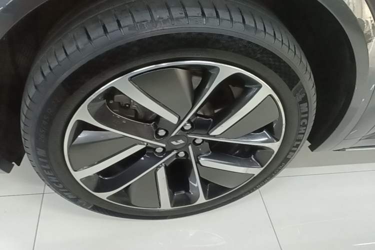 Used Li Auto L8 2024 Max Left Front Wheel Hub