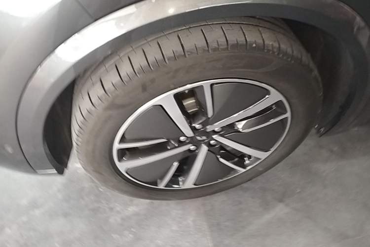 Used Li Auto L8 2024 Pro Model Left Front Wheel Hub