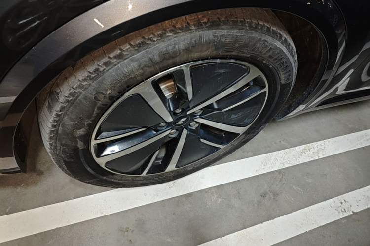 Used Li Auto L8 2024 Max Left Front Wheel Hub