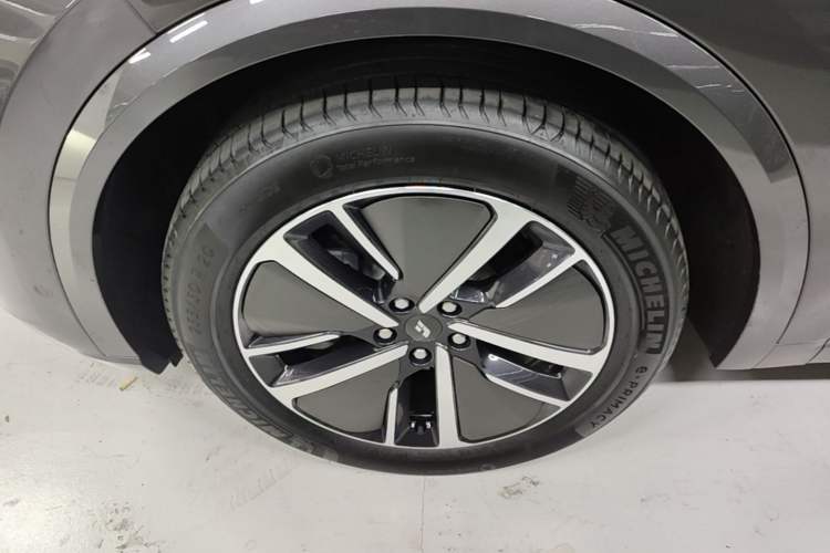 Used Li Auto L8 2024 Pro Model Left Front Wheel Hub