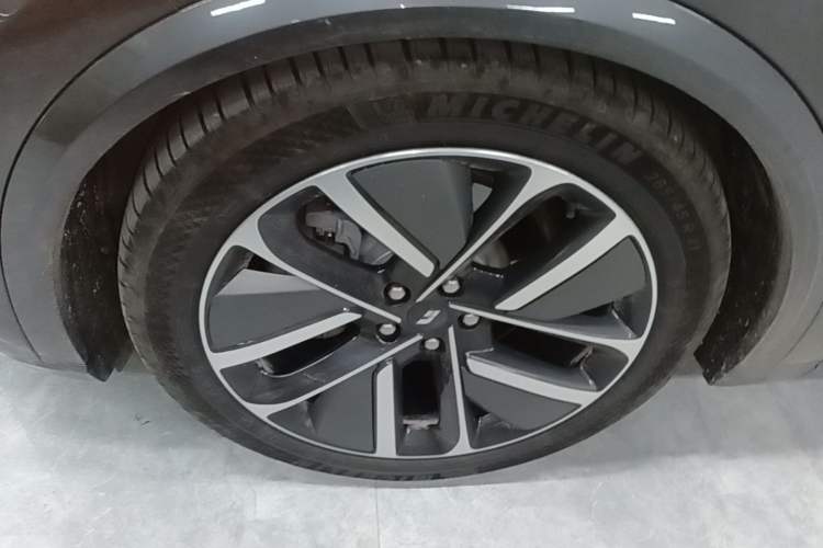 Used Li Auto L8 2024 Max Left Front Wheel Hub