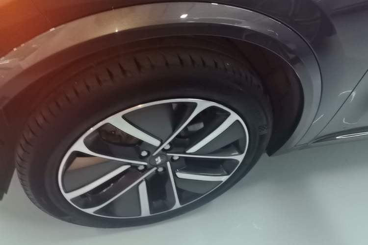 Used Li Auto L8 2024 Max Left Front Wheel Hub