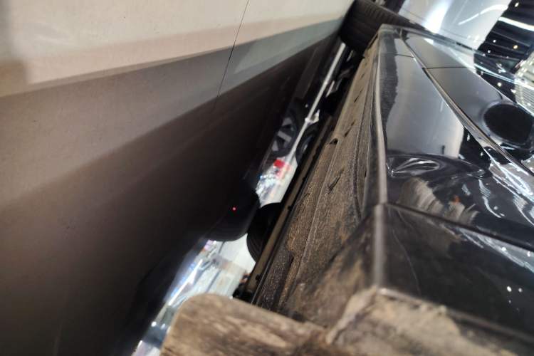 Used Li Auto L8 2024 Ultra Model Left Side Sill