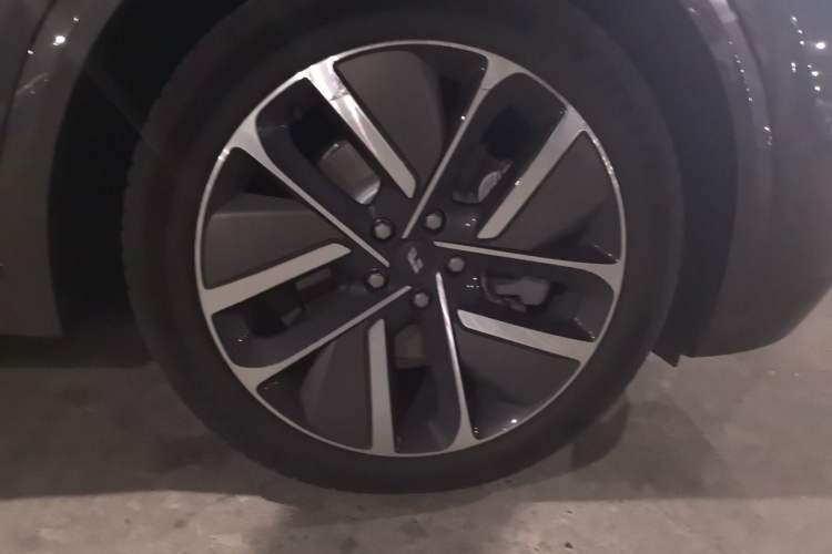 Used Li Auto L8 2024 Ultra Model Right Front Wheel Hub