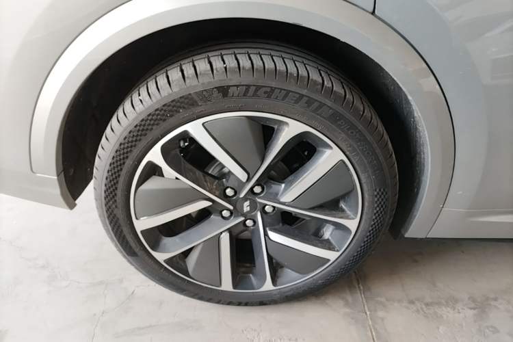 Used Li Auto L8 2024 Ultra Model Right Rear Wheel Hub