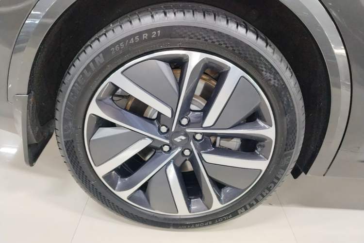 Used Li Auto L8 2024 Ultra Model Right Rear Wheel Hub
