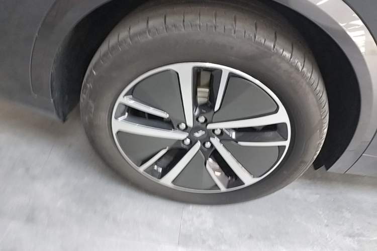 Used Li Auto L8 2024 Pro Model Right Rear Wheel Hub