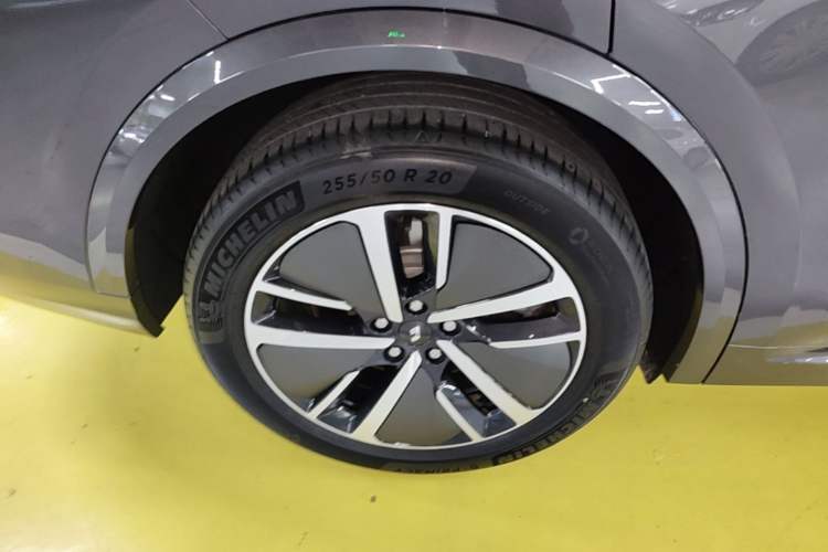 Used Li Auto L8 2024 Pro Model Right Rear Wheel Hub