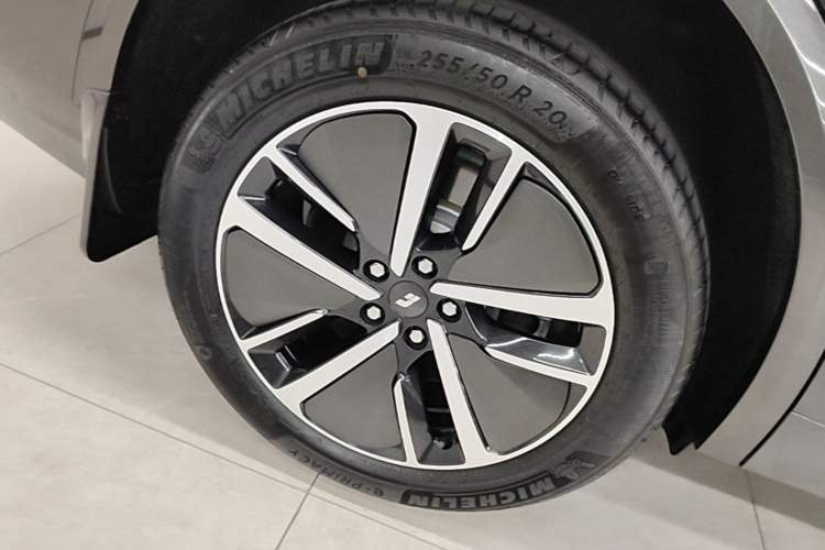 Used Li Auto L8 2024 Pro Model Right Rear Wheel Hub