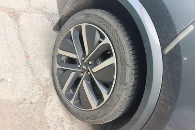 Used Li Auto L8 2024 Ultra Model Right Rear Wheel Hub