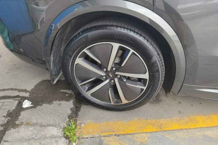 Used Li Auto L8 2024 Pro Model Right Rear Wheel Hub