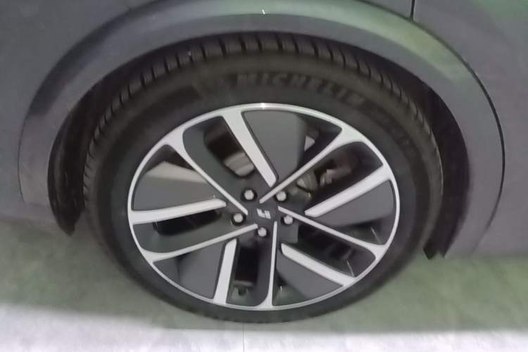 Used Li Auto L8 2024 Max Right Rear Wheel Hub