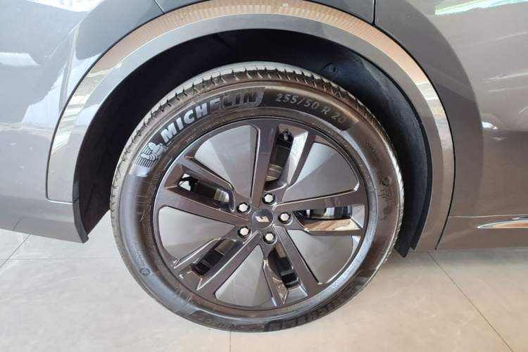 Used Li Auto L8 2024 Max Right Rear Wheel Hub