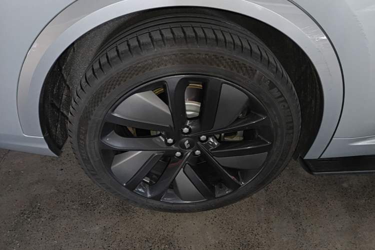 Used Li Auto L8 2024 Ultra Model Right Rear Wheel Hub