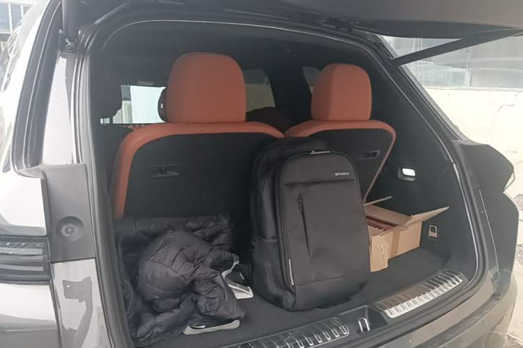 Used Li Auto L8 2024 Pro Model Trunk
