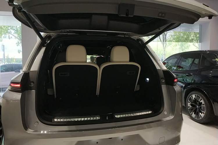 Used Li Auto L8 2024 Pro Model Trunk