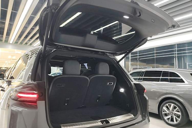 Used Li Auto L8 2024 Pro Model Trunk
