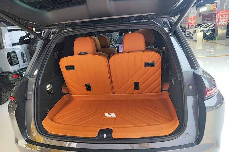 Used Li Auto L8 2024 Pro Model Trunk