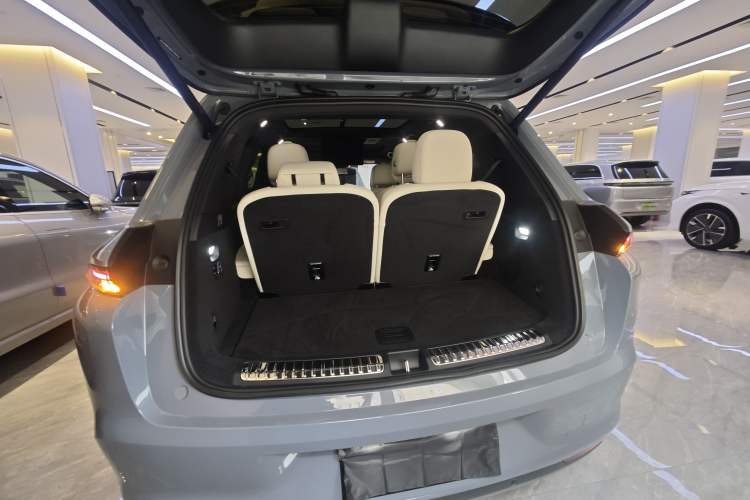 Used Li Auto L8 2024 Ultra Model Trunk