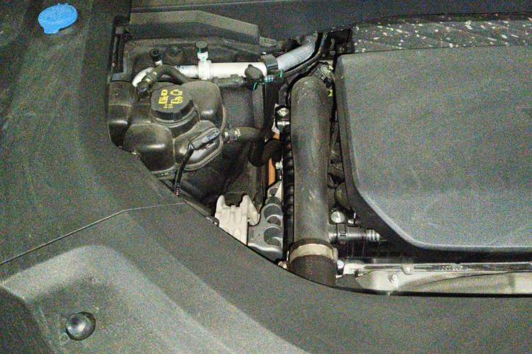 Used Li Auto L8 2024 Max Engine Bay Right