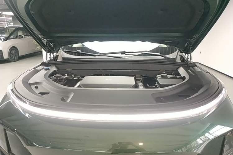Used Li Auto L8 2024 Ultra Model Engine Bay