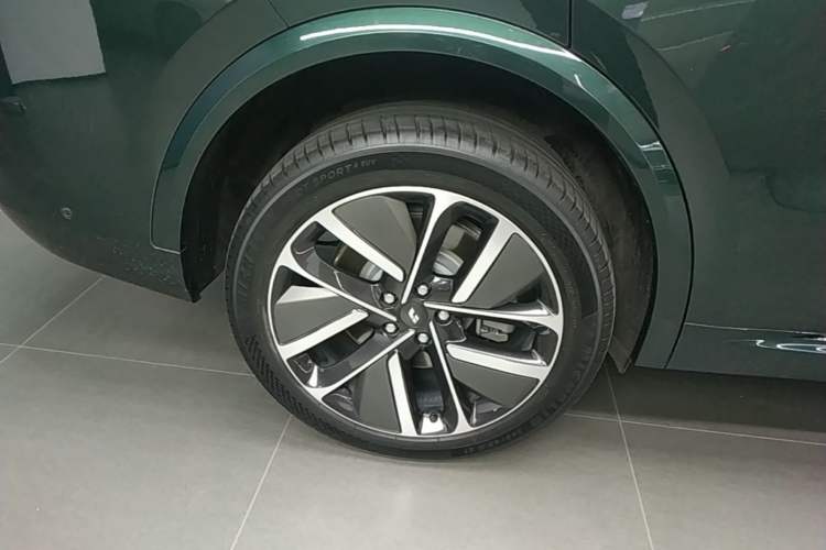 Used Li Auto L8 2024 Ultra Model Exterior 5