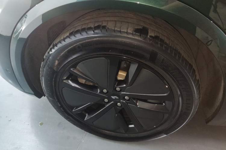 Used Li Auto L8 2024 Pro Model Left Front Wheel Hub