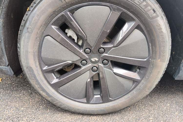 Used Li Auto L8 2024 Pro Model Right Front Wheel Hub