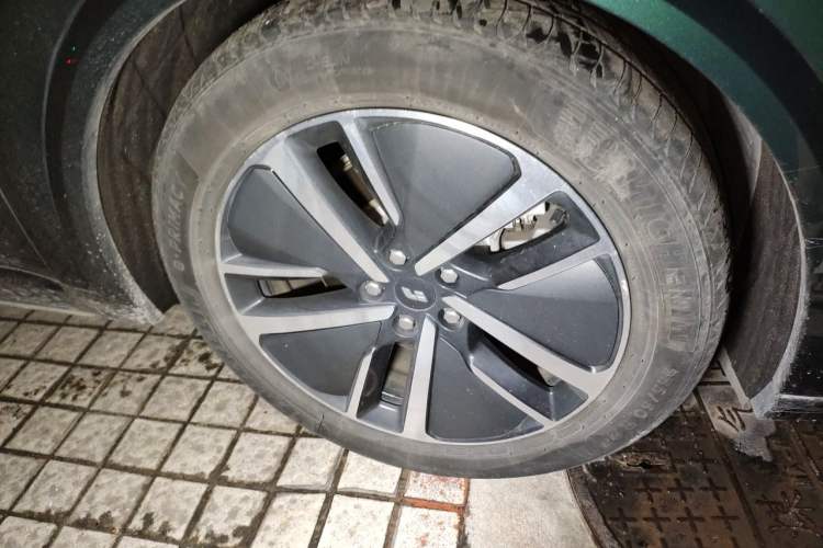 Used Li Auto L8 2024 Max Right Front Wheel Hub