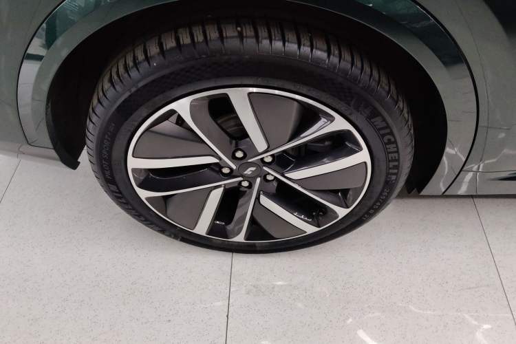 Used Li Auto L8 2024 Ultra Model Right Rear Wheel Hub
