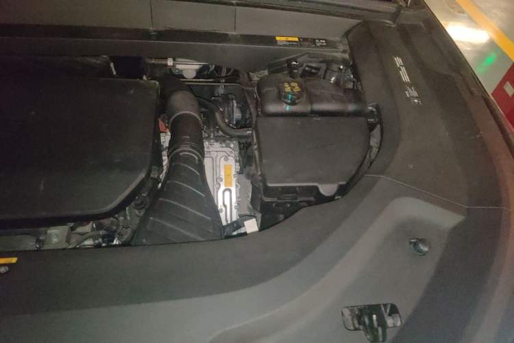 Used Li Auto L8 2024 Ultra Model Engine Bay Left