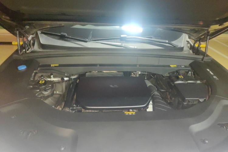 Used Li Auto L8 2024 Pro Model Engine Bay