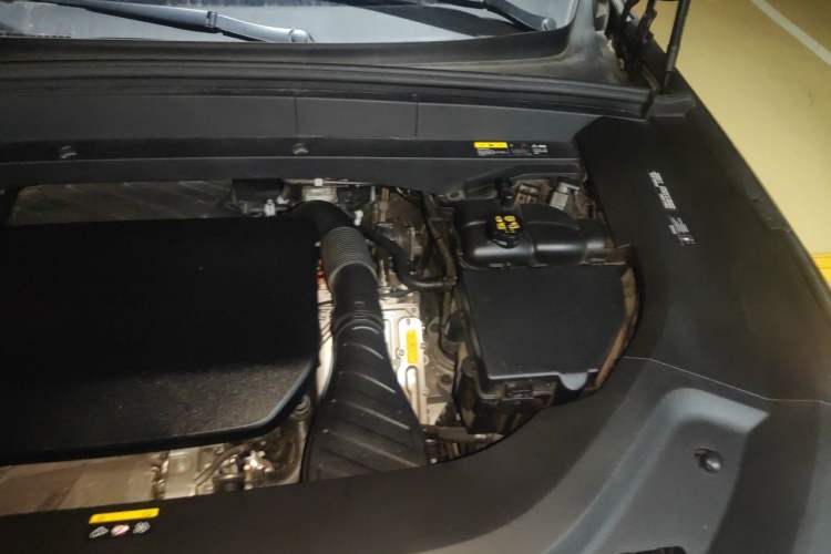 Used Li Auto L8 2024 Pro Model Engine Bay Left