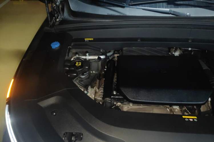 Used Li Auto L8 2024 Pro Model Engine Bay Right