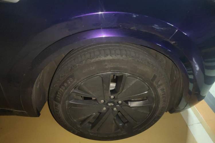 Used Li Auto L8 2024 Pro Model Right Front Wheel Hub