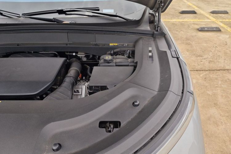 Used Li Auto L8 2024 Ultra Model Engine Bay Left