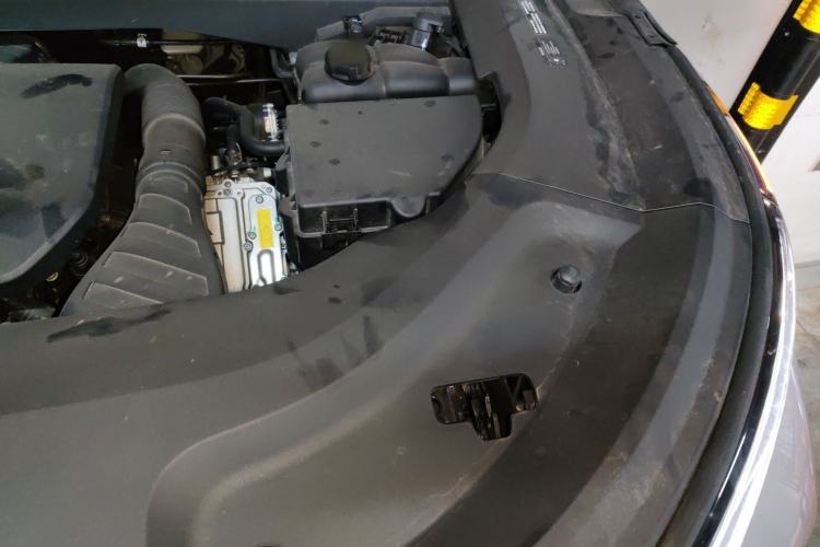 Used Li Auto L8 2024 Ultra Model Engine Bay Left