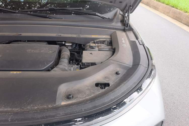 Used Li Auto L8 2024 Ultra Model Engine Bay Left