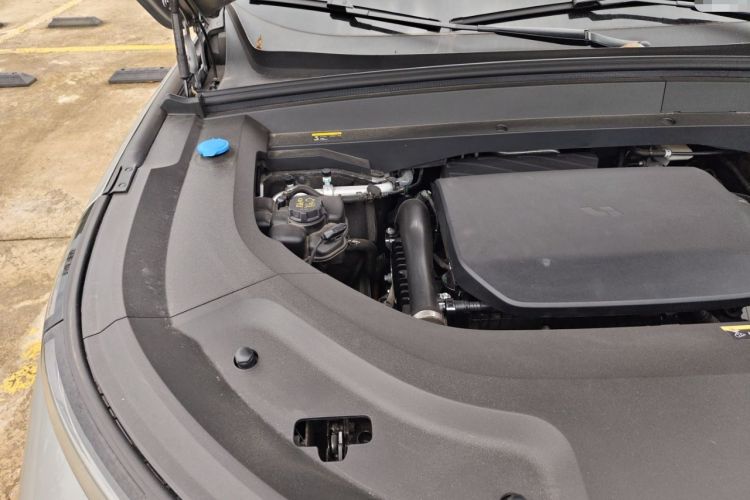 Used Li Auto L8 2024 Ultra Model Engine Bay Right